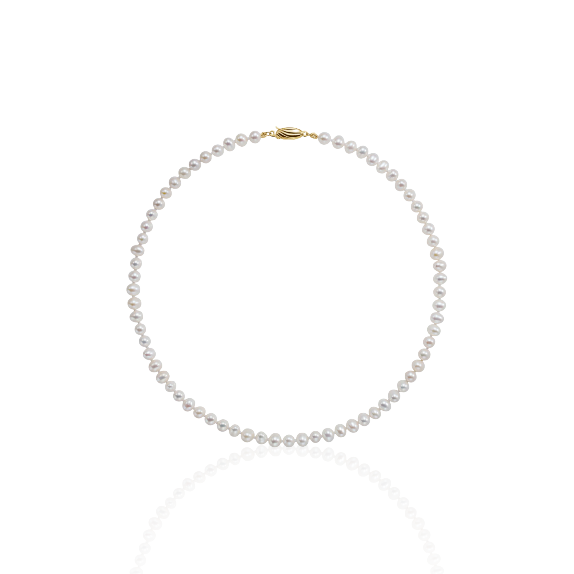 Modern Pearl necklace with a gold clasp