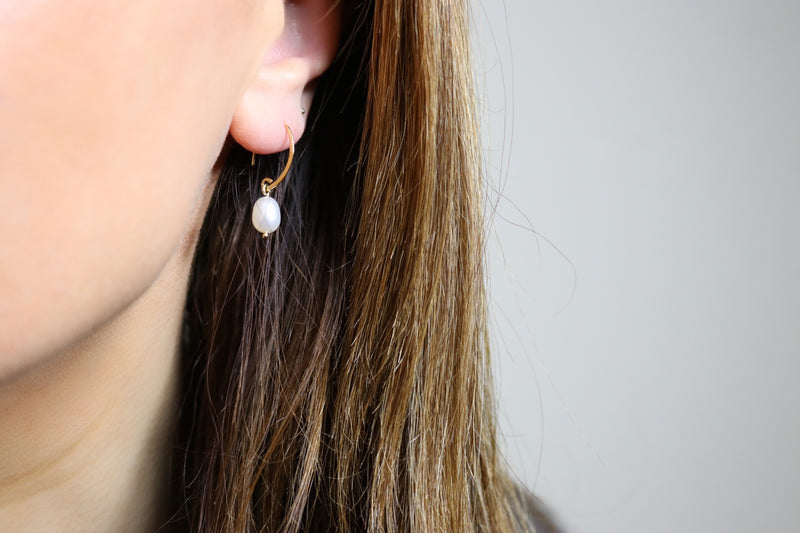 14k Mini Pearl Earrings - YAREMA JEWELRY